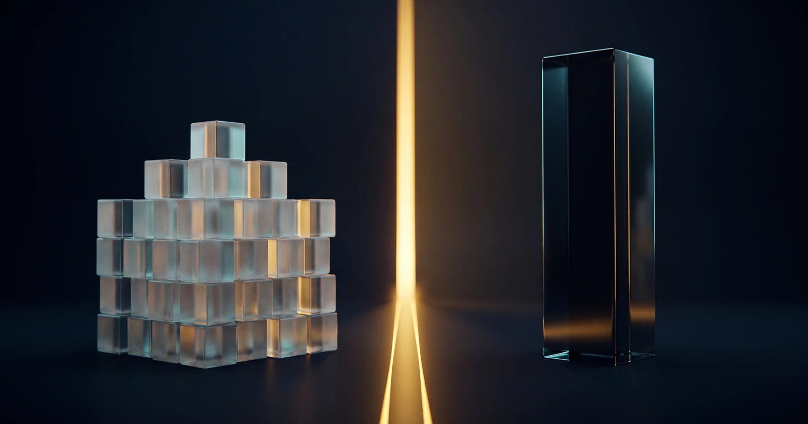 Illustration abstraite : à gauche un amas de petits cubes de verre, à droite un monolithe unique, séparés par une ligne de lumière dorée.
